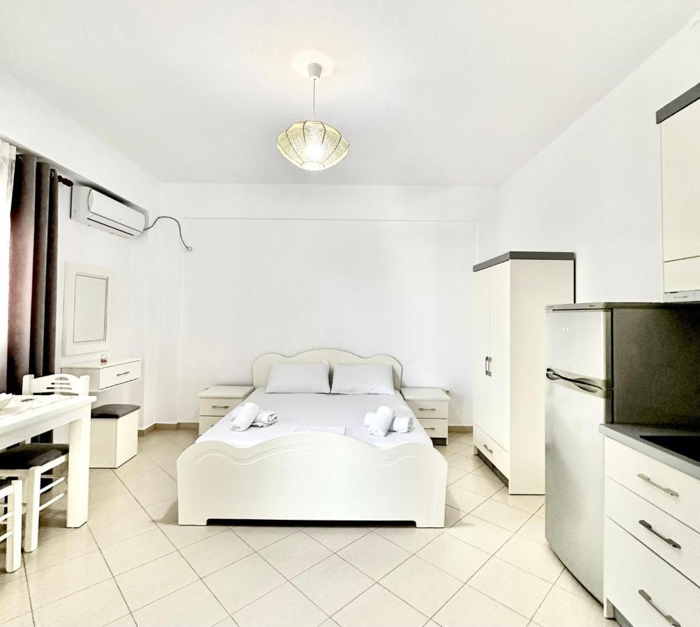Amar Apartments Sarandë Exteriör bild