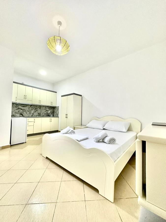 Amar Apartments Sarandë Exteriör bild