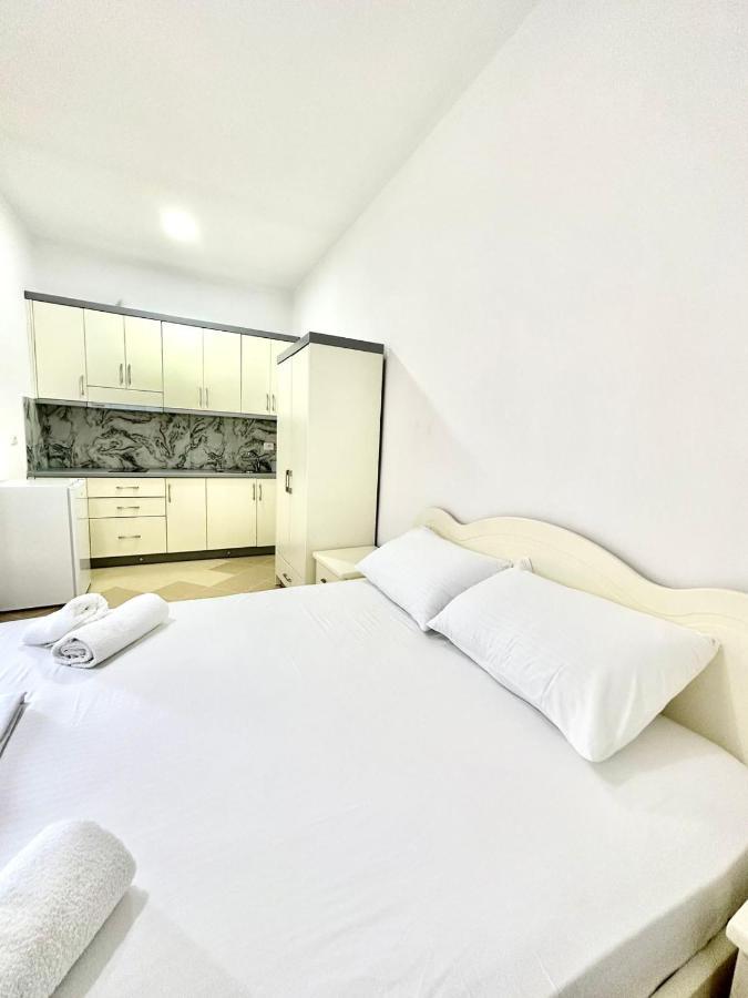 Amar Apartments Sarandë Exteriör bild
