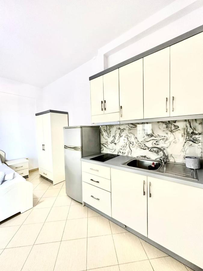 Amar Apartments Sarandë Exteriör bild
