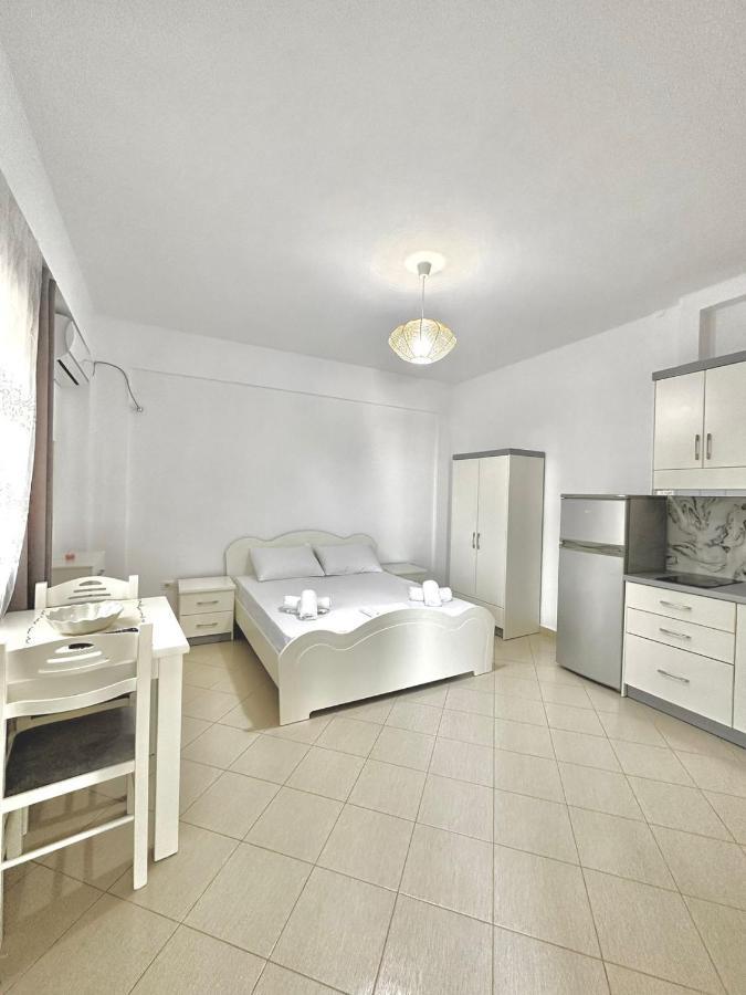 Amar Apartments Sarandë Exteriör bild