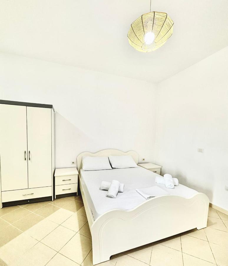 Amar Apartments Sarandë Exteriör bild