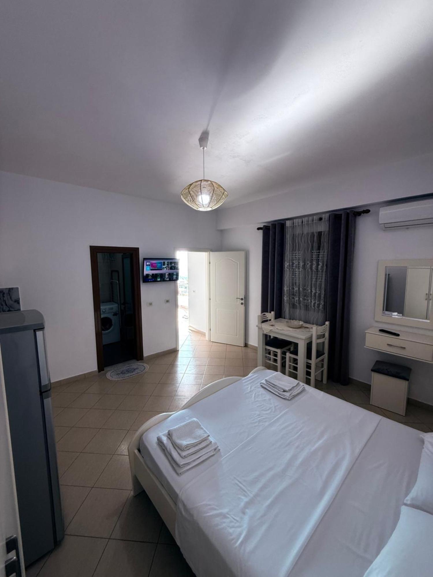 Amar Apartments Sarandë Exteriör bild