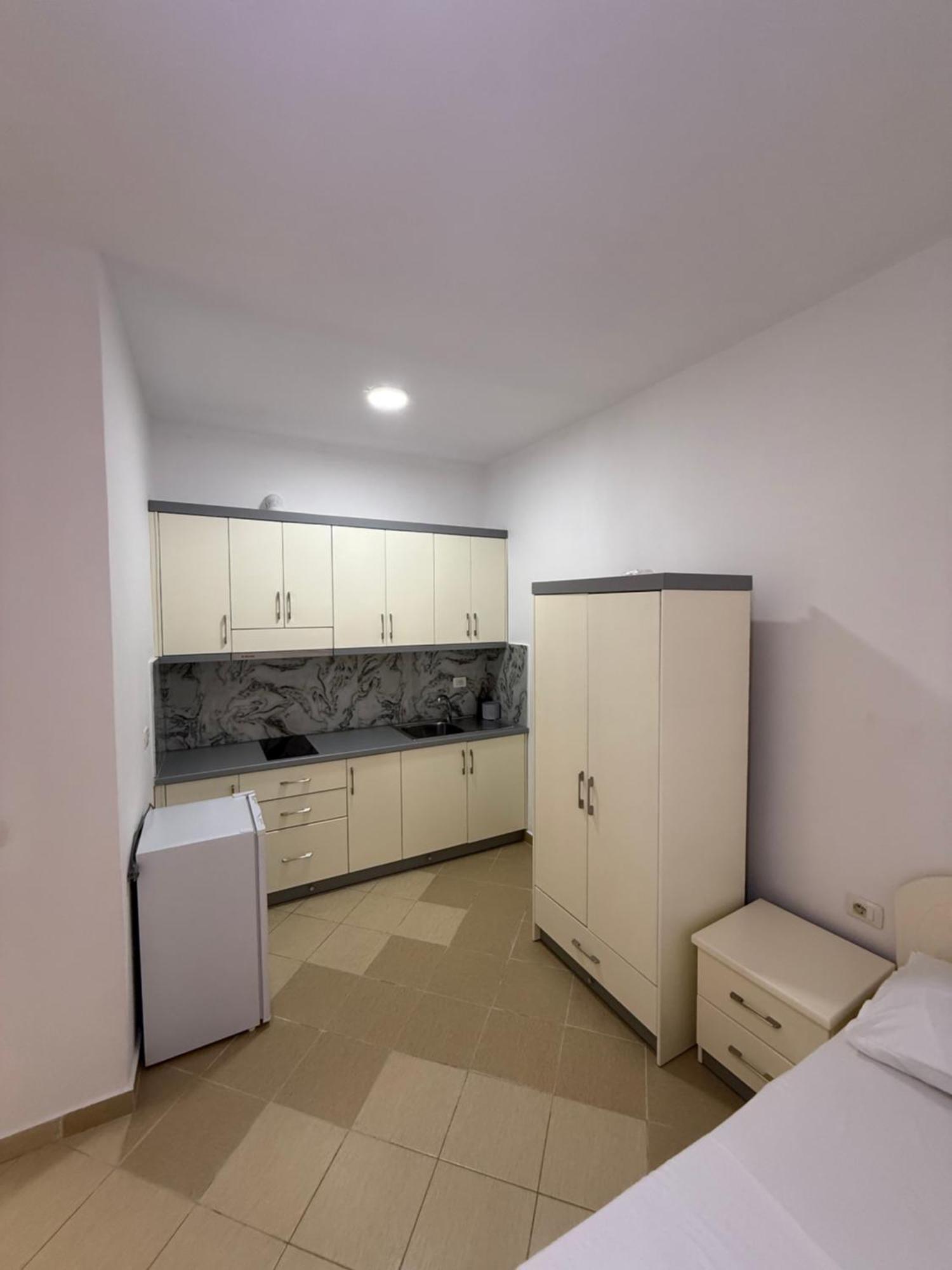 Amar Apartments Sarandë Exteriör bild