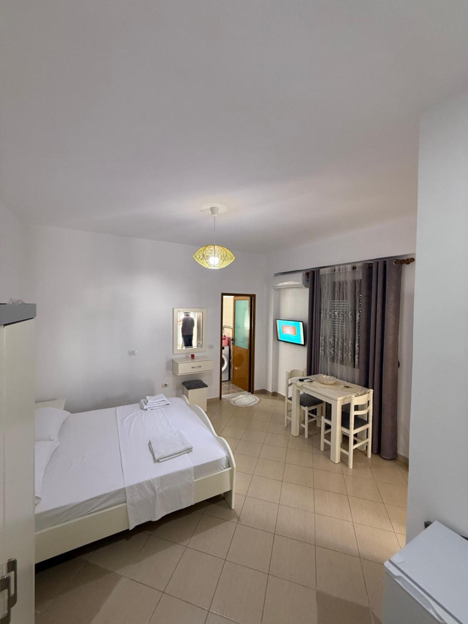 Amar Apartments Sarandë Exteriör bild